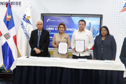 UNICARIBE y ProCompetencia firman alianza por la libre competencia en RD 15 UNICARIBE y ProCompetencia firman alianza por la libre competencia en RD