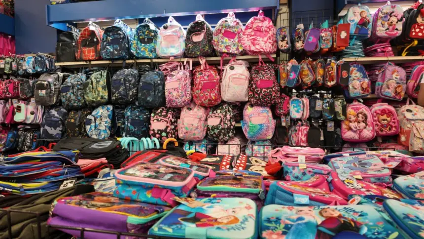 Comerciantes proyectan alza en ventas de útiles escolares este fin de semana