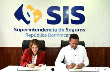 SIS y UNIBE firman alianza para profesionalizar el sector asegurador