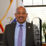 Libertad para alcalde de Lawrence Brian DePeña tras detención del FBI