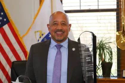 Libertad para alcalde de Lawrence Brian DePeña tras detención del FBI