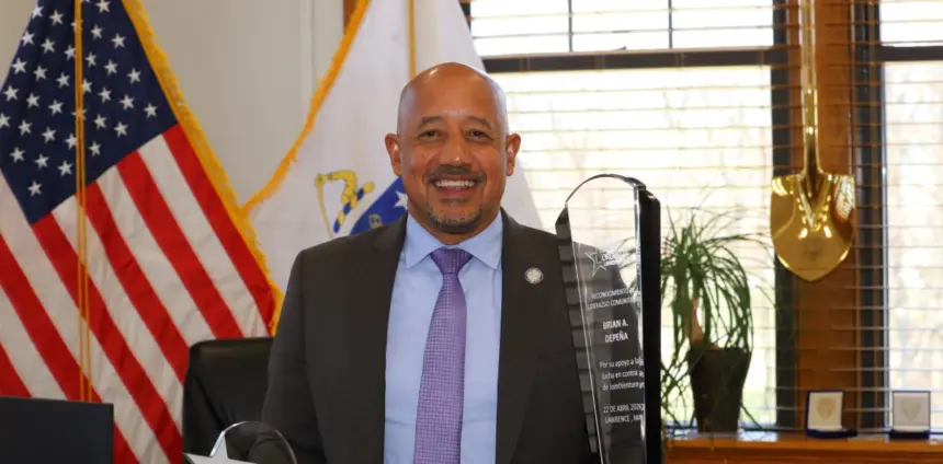 Libertad para alcalde de Lawrence Brian DePeña tras detención del FBI