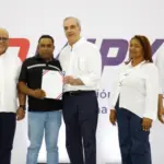 Abinader entrega RD$85 millones a emprendedores de San Juan vía Promipyme