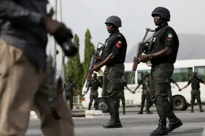 Tragedia en Nigeria: 10 policías mueren en enfrentamiento con rebeldes