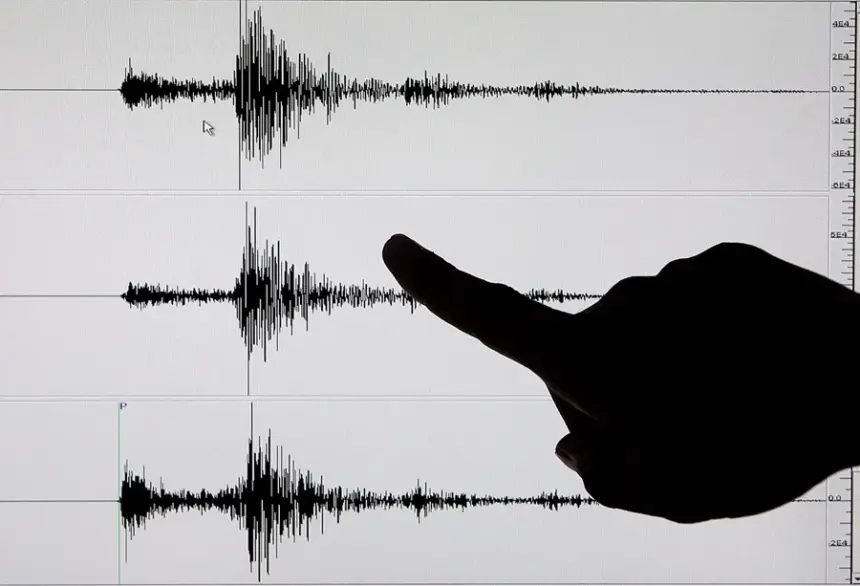 Terremoto de 7,7 en Indonesia activa alerta de tsunami en la región
