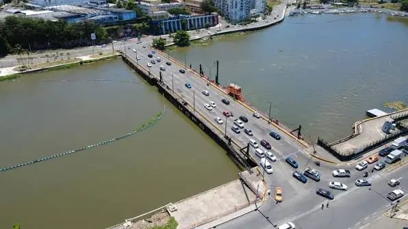 Cierre temporal del puente flotante este sábado por paso de embarcaciones