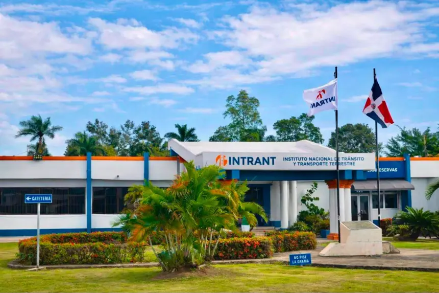 Nuevo sistema de licencias INTRANT genera RD$300 millones al Estado