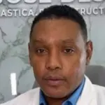 Ordenan arresto de cirujano José Desena tras incumplir condena por muerte