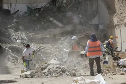 Familiares de mexicanos desaparecidos viajan a Colombia tras terremoto