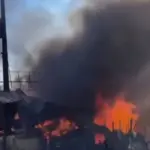 Incendio afecta Plaza Oasis en Villa Mella: Bomberos controlan siniestro