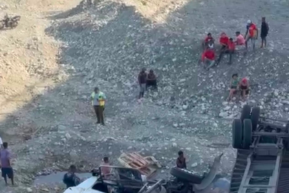 Patana cae al río Nizao tras accidente en el puente Lucas Díaz de San Cristóbal