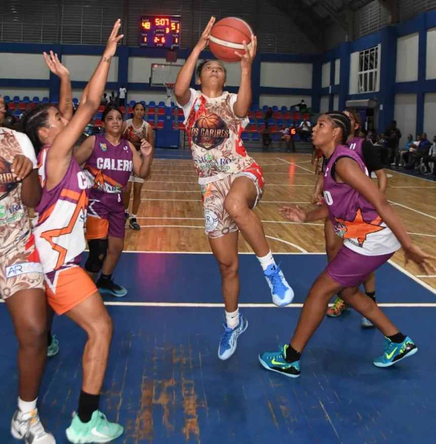 Leñeras y Caribes dominan en el TBS Femenino 2026 de Santo Domingo