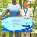 Bernardo Pie dona premio a su maestro en emotivo gesto de gratitud