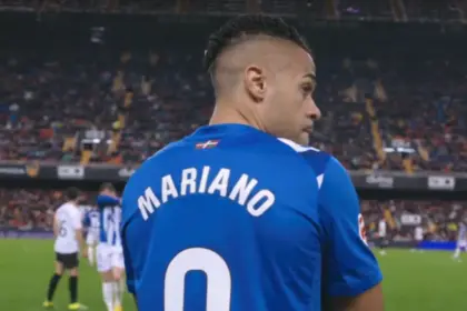 Mariano Díaz brilla con gol y asistencia en el triunfal debut del Alavés