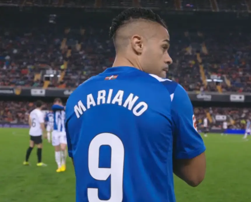 Mariano Díaz brilla con gol y asistencia en el triunfal debut del Alavés