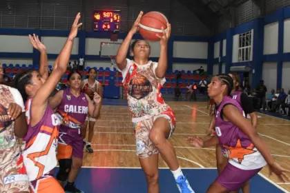 Leñeras y Caribes dominan el TBS Femenino Santo Domingo 2026