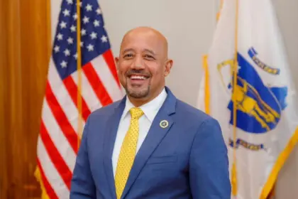 Arrestan al alcalde Brian DePena por fraude y lavado de dinero en Lawrence