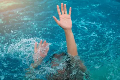 Tragedia en Condado: Muere menor de Nueva York ahogado en piscina