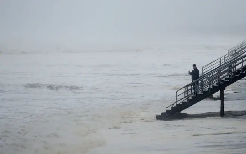 Tormenta tropical Lala pierde fuerza tras causar estragos en Hawái