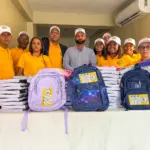Nosotros Pa Cuando entrega útiles escolares a familias de Los Alcarrizos