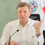 Abinader designa a Roberto Álvarez embajador emérito tras dejar Cancillería