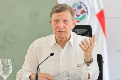 Abinader designa a Roberto Álvarez embajador emérito tras dejar Cancillería