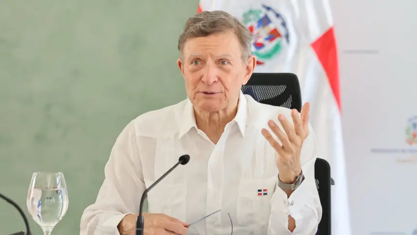 Abinader designa a Roberto Álvarez embajador emérito tras dejar Cancillería