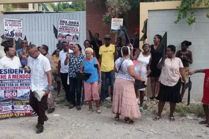 Comunitarios de Mendoza exigen asfaltado e iluminación antes de clases