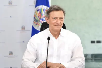 Trayectoria de Roberto Álvarez: diplomacia, derecho y derechos humanos