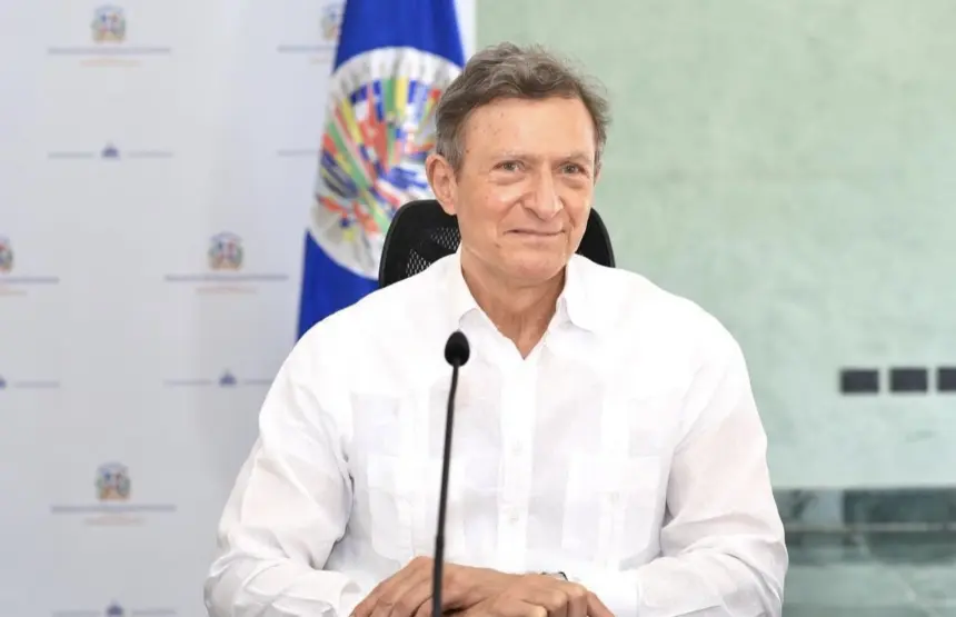Trayectoria de Roberto Álvarez: diplomacia, derecho y derechos humanos