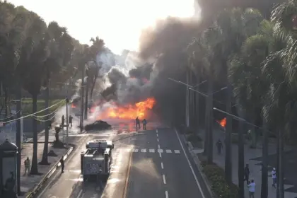 Tragedia en el Malecón: Dos muertos tras incendio de camión combustible