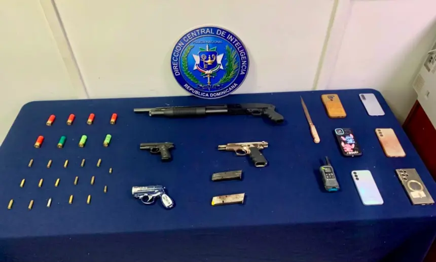 DINTEL y MP incautan armas y detienen a dos personas en Santiago