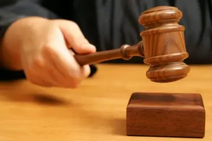 Condenan a 30 años a hombre por asesinar a excapitán para robarle