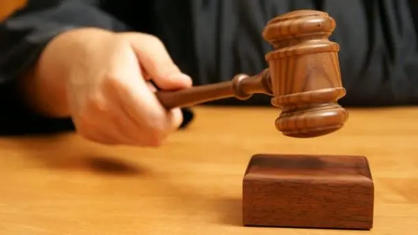 Condenan a 30 años a hombre por asesinar a excapitán para robarle