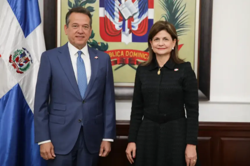 Ito Bisonó asume como nuevo canciller de la República Dominicana