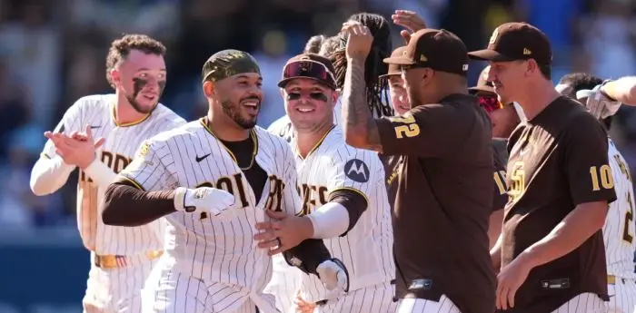 MLB aprueba venta de los Padres de San Diego a José E. Feliciano