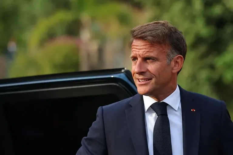 Macron aprueba inversión millonaria para fortalecer Fuerzas Armadas
