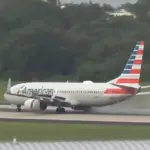 Avión de American Airlines sufre explosión de neumáticos al aterrizar en Chicago