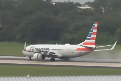 Avión de American Airlines sufre explosión de neumáticos al aterrizar en Chicago