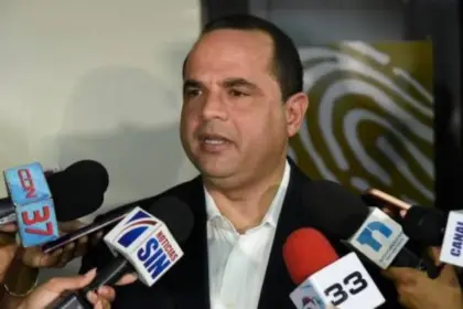 FP propone medidas a la JCE para optimizar la renovación de cédula