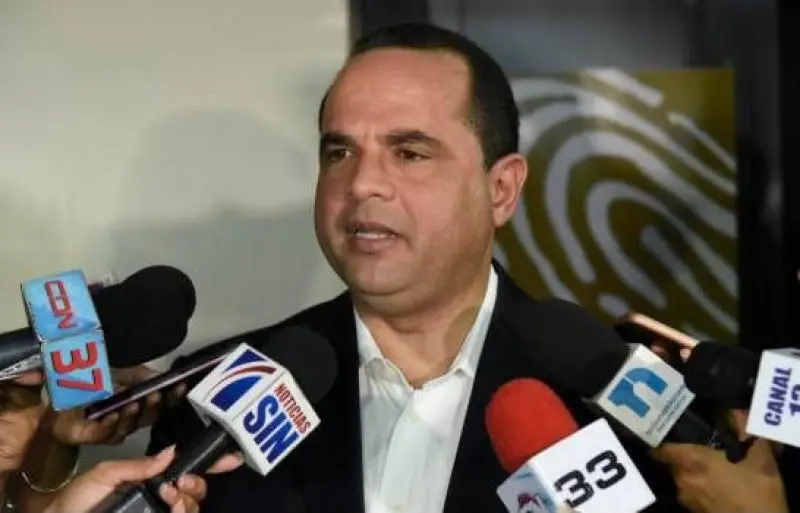 FP propone medidas a la JCE para optimizar la renovación de cédula