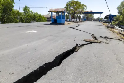 Terremoto en Indonesia: 70 muertos y 22.000 desplazados en Flores