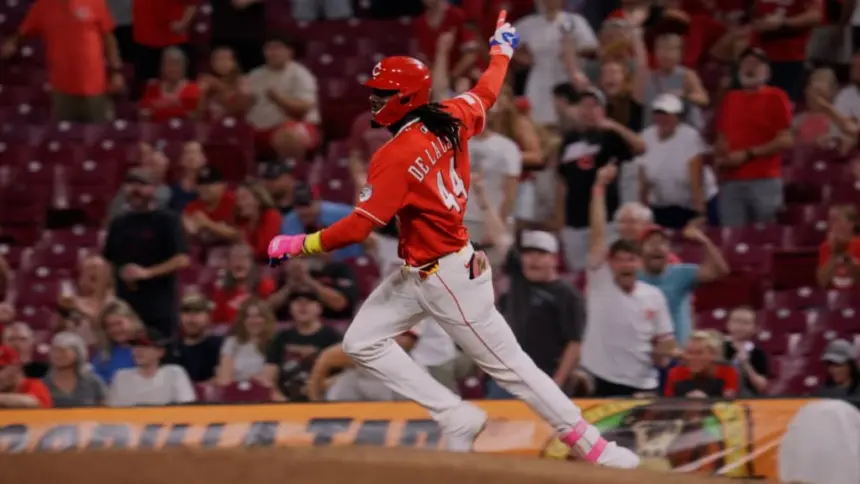 Elly De La Cruz logra su primer hit de oro en triunfo de los Rojos