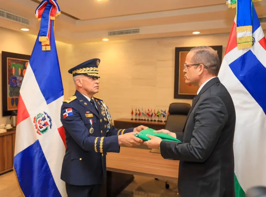 Nuevo mando en la Policía Nacional: Ernesto Rodríguez asume el liderazgo 1 Nuevo mando en la Policía Nacional: Ernesto Rodríguez asume el liderazgo