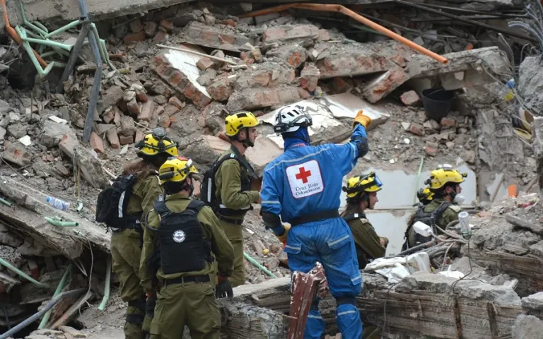 Medicina Legal identifica 306 víctimas tras terremoto en Colombia