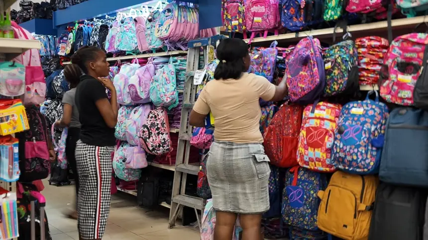 Alza en precios de útiles escolares desafía el presupuesto de familias dominicanas