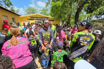 Patrulla del Monte dona más de 1,500 útiles escolares en jornada social