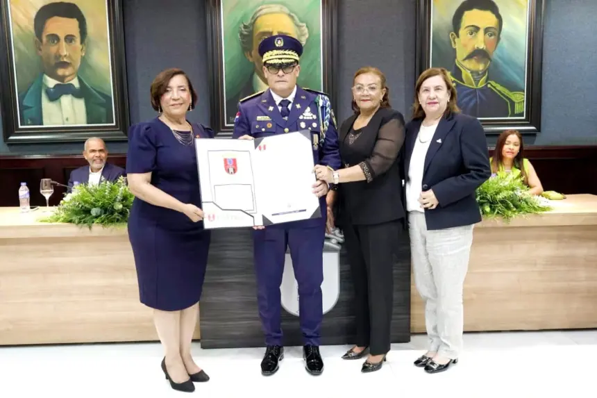 La Vega declara hijos adoptivos al general Ferreira y coronel Guzmán