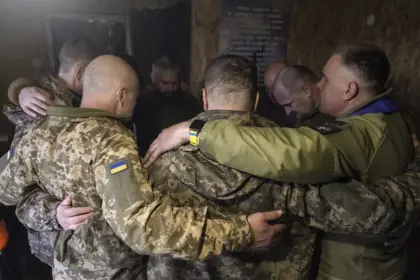 Rusia y Ucrania ejecutan intercambio de 103 prisioneros de guerra