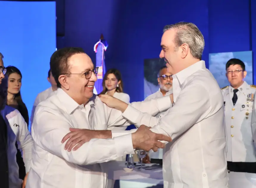 Ratifican a Héctor Valdez Albizu como gobernador del Banco Central